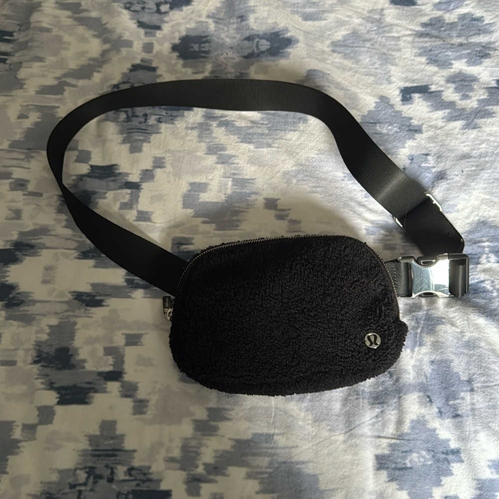 Lululemon - Fleece Belt Bag